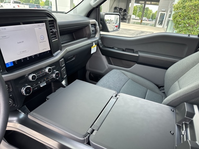 2025 Ford F-150 XL photo 10