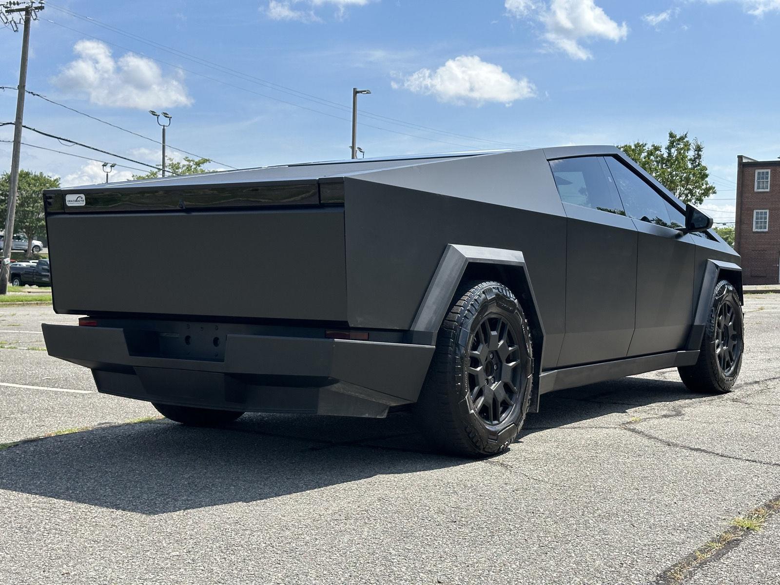 2024 Tesla Cybertruck photo 5