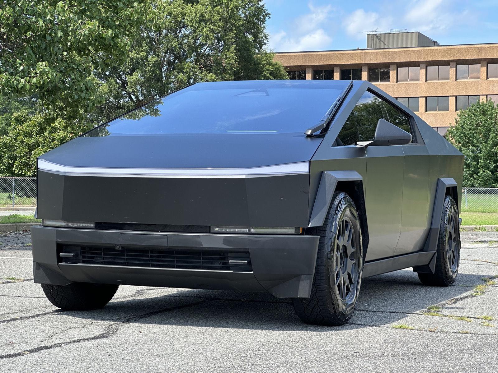 2024 Tesla Cybertruck photo 9