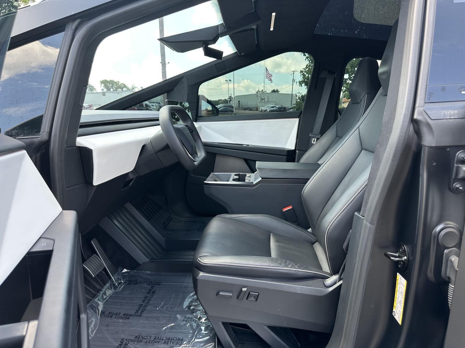2024 Tesla Cybertruck photo 10