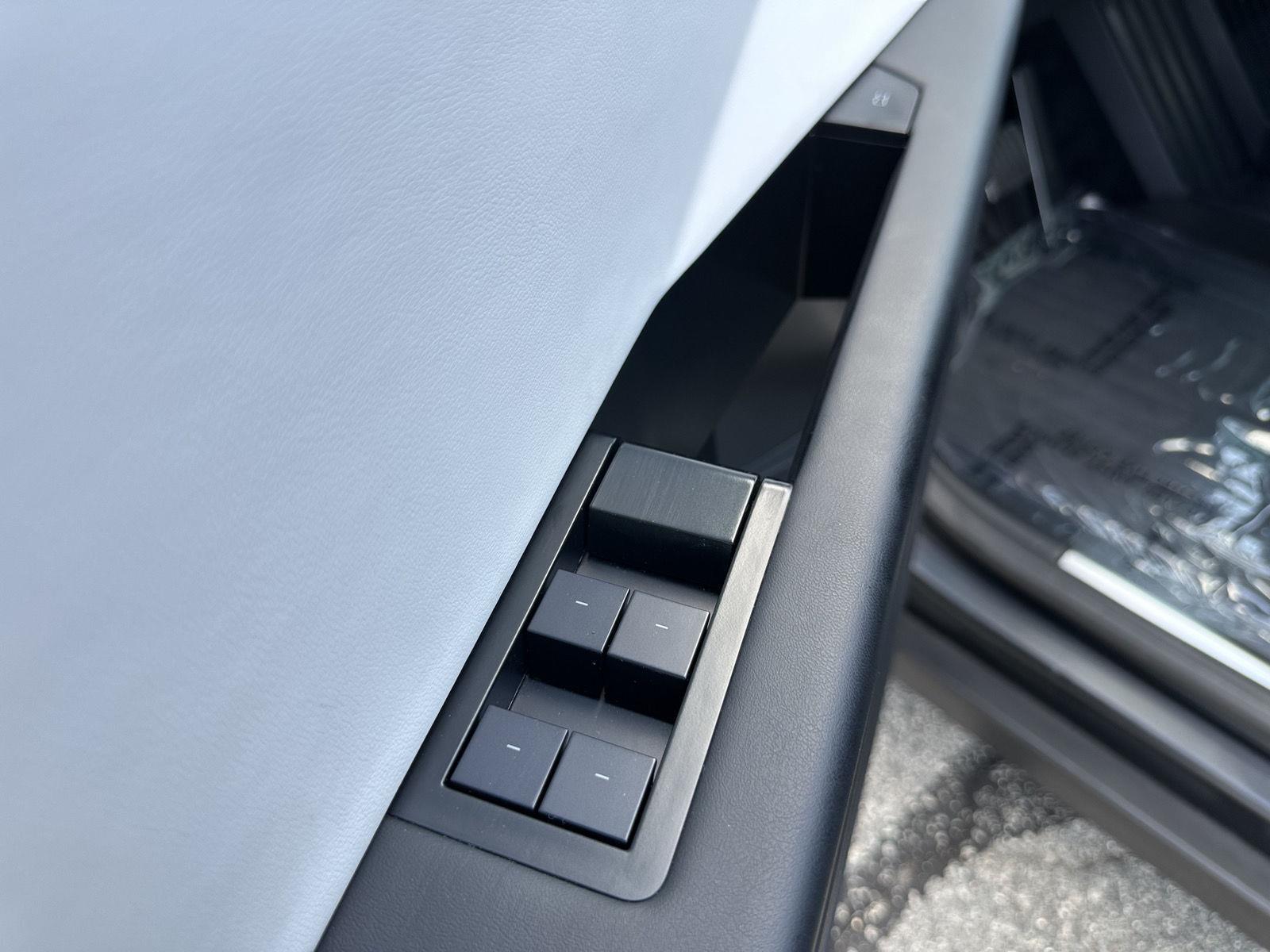 2024 Tesla Cybertruck photo 15