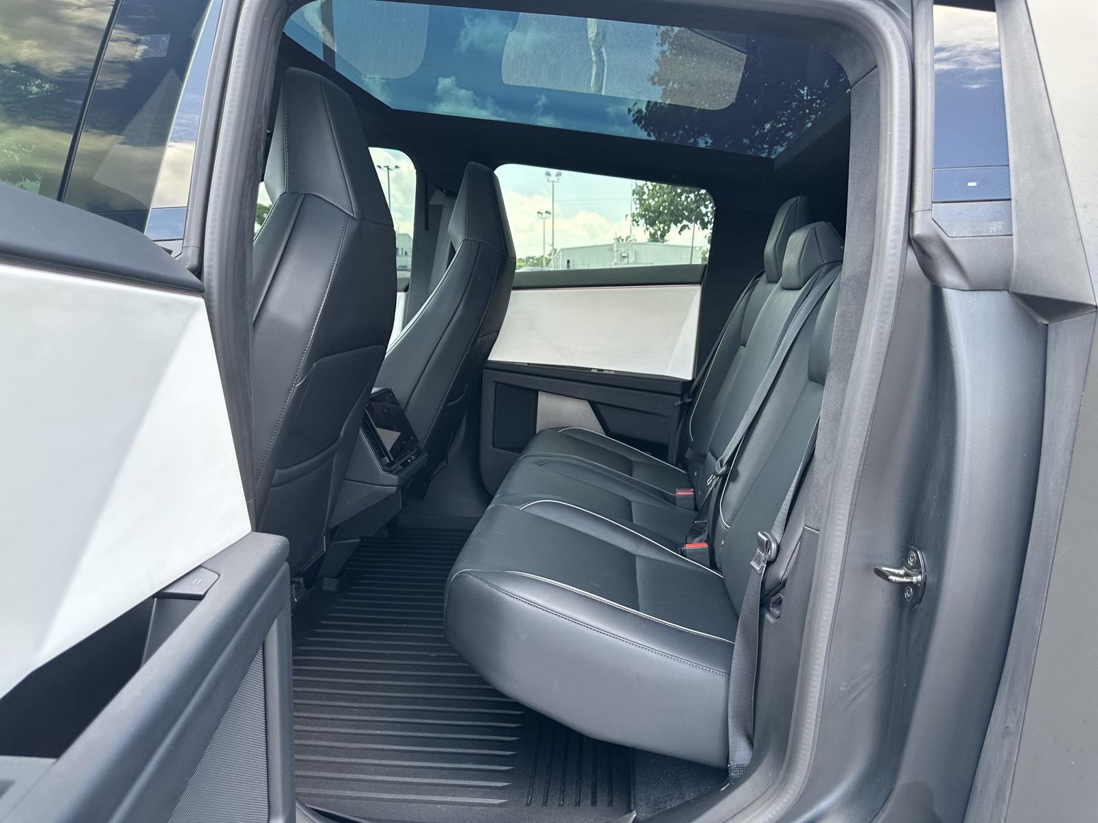 2024 Tesla Cybertruck photo 16