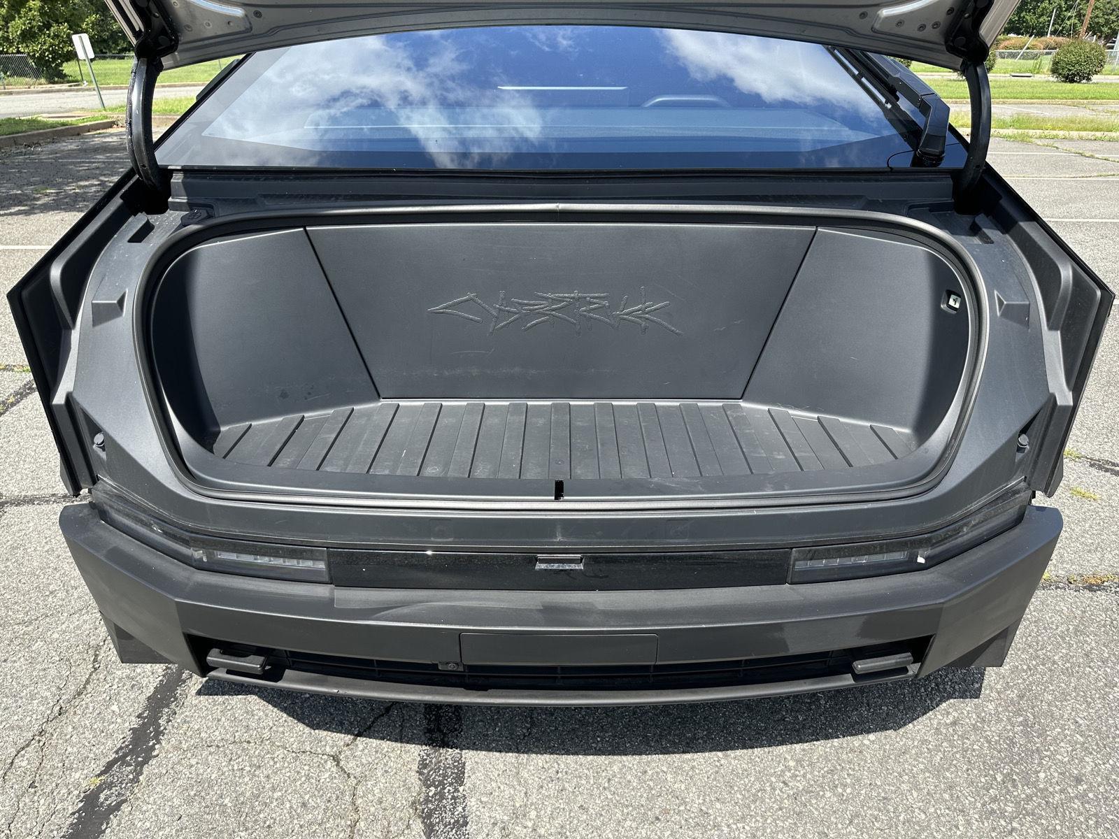 2024 Tesla Cybertruck photo 19