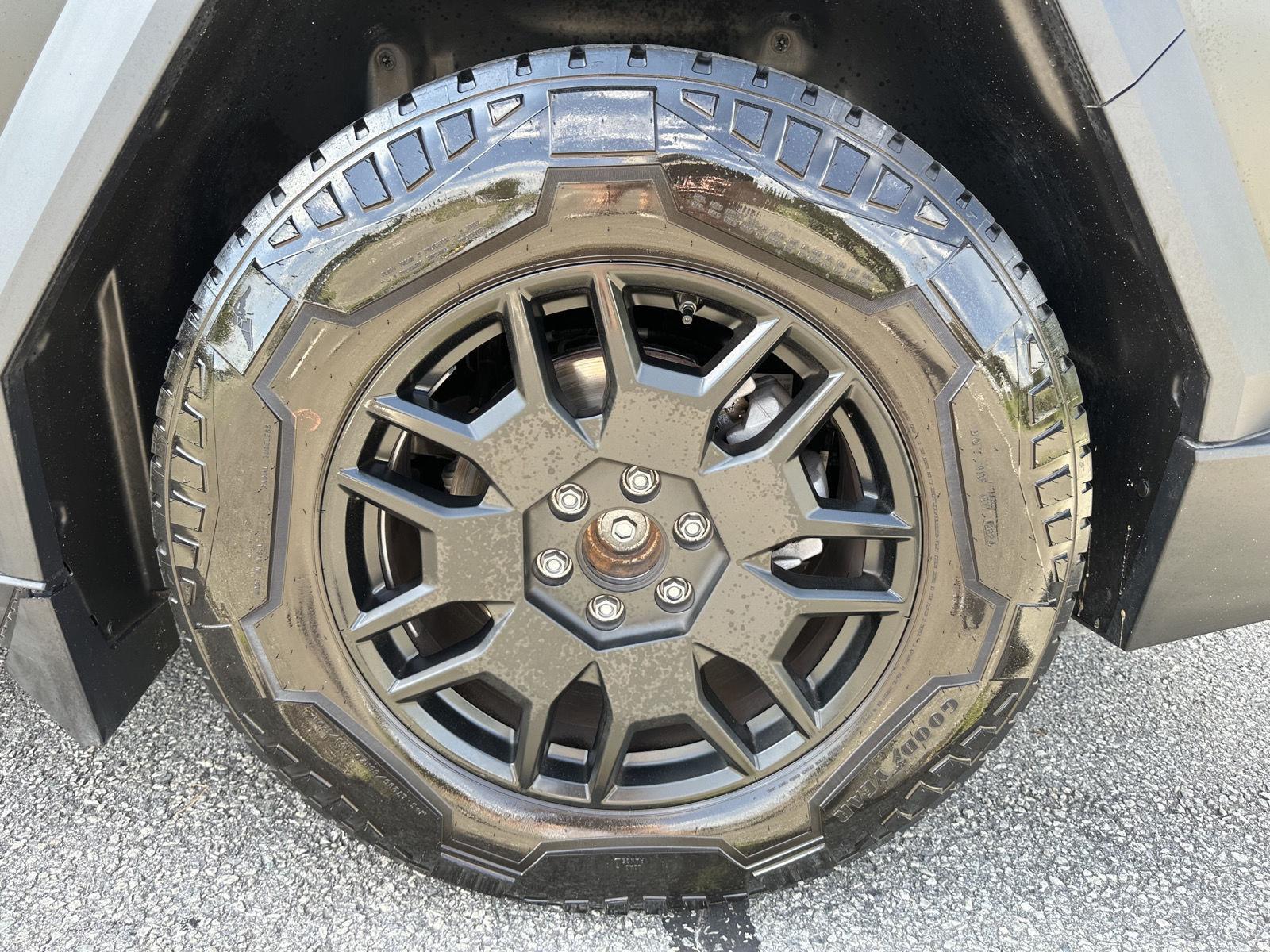 2024 Tesla Cybertruck photo 22