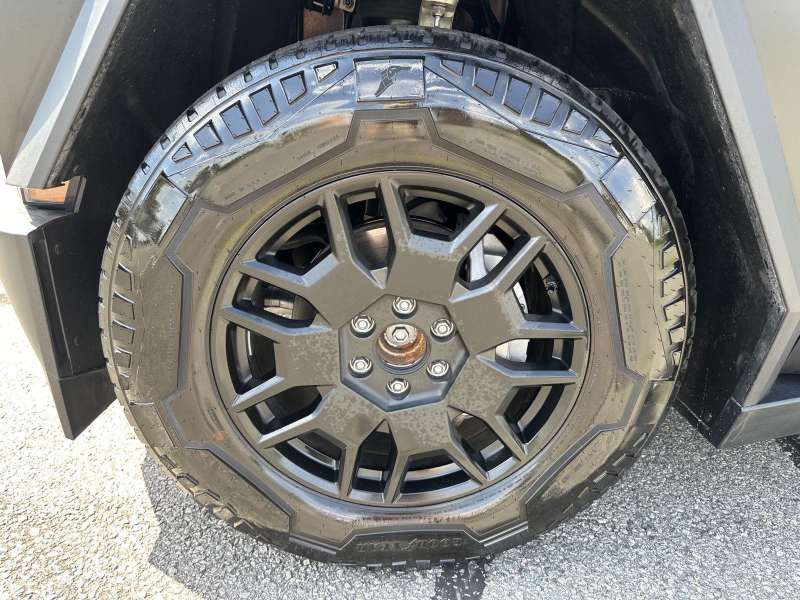 2024 Tesla Cybertruck photo 23
