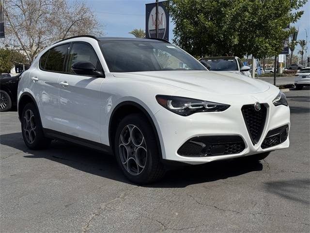2025 Alfa Romeo Stelvio Sprint