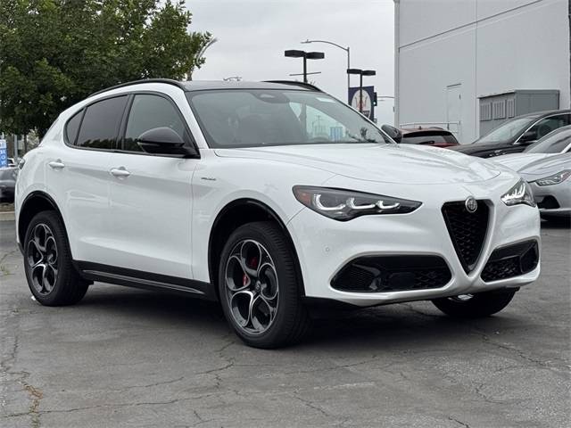 2025 Alfa Romeo Stelvio Sprint