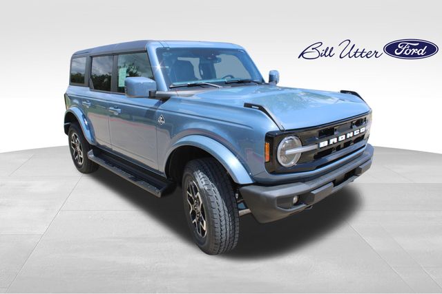 2025 Ford Bronco Outer Banks photo 2