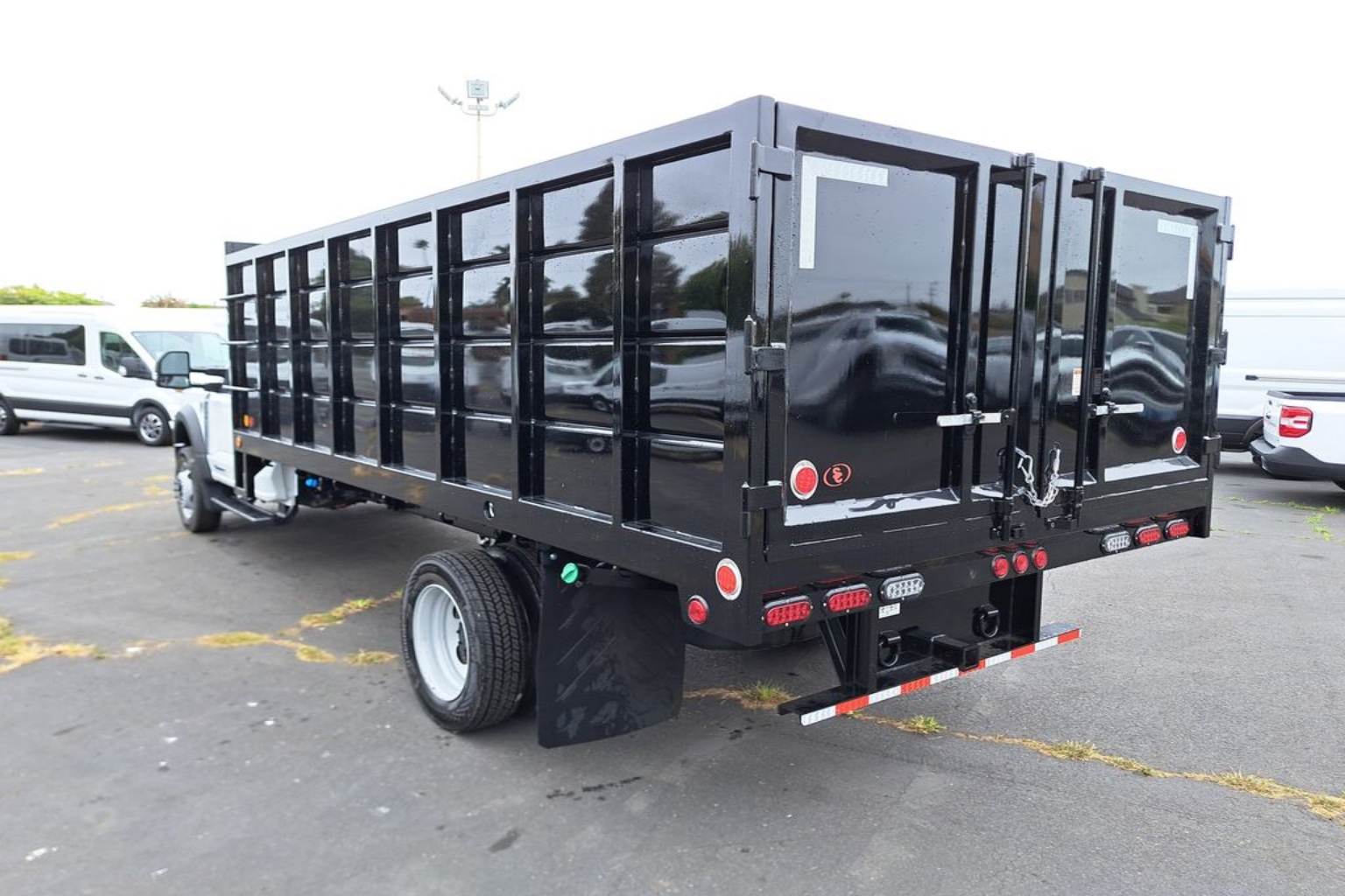 2025 Ford F-550 Super Duty Chassis Cab XL - Photo 6