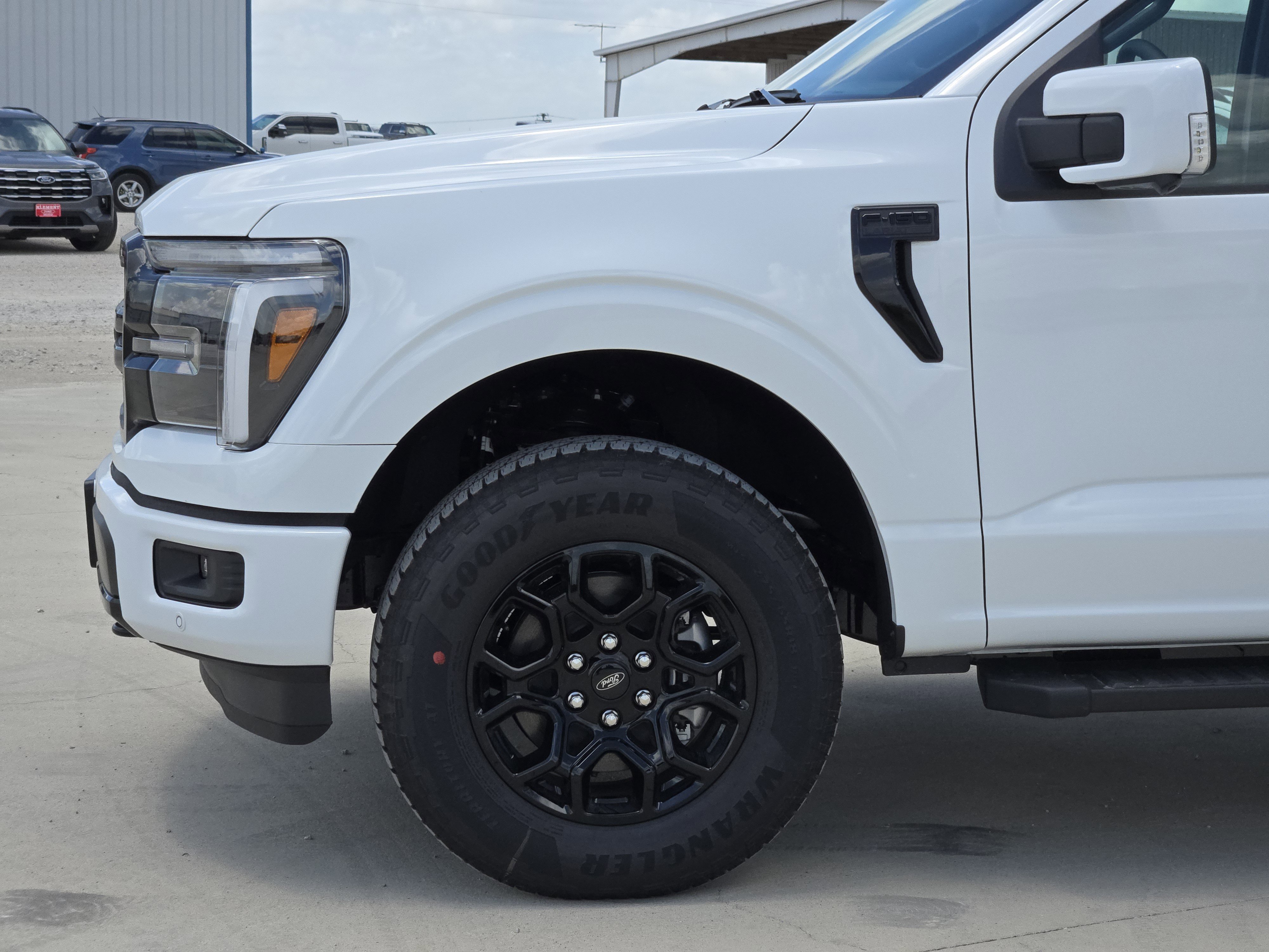 2025 Ford F-150 Lariat photo 4