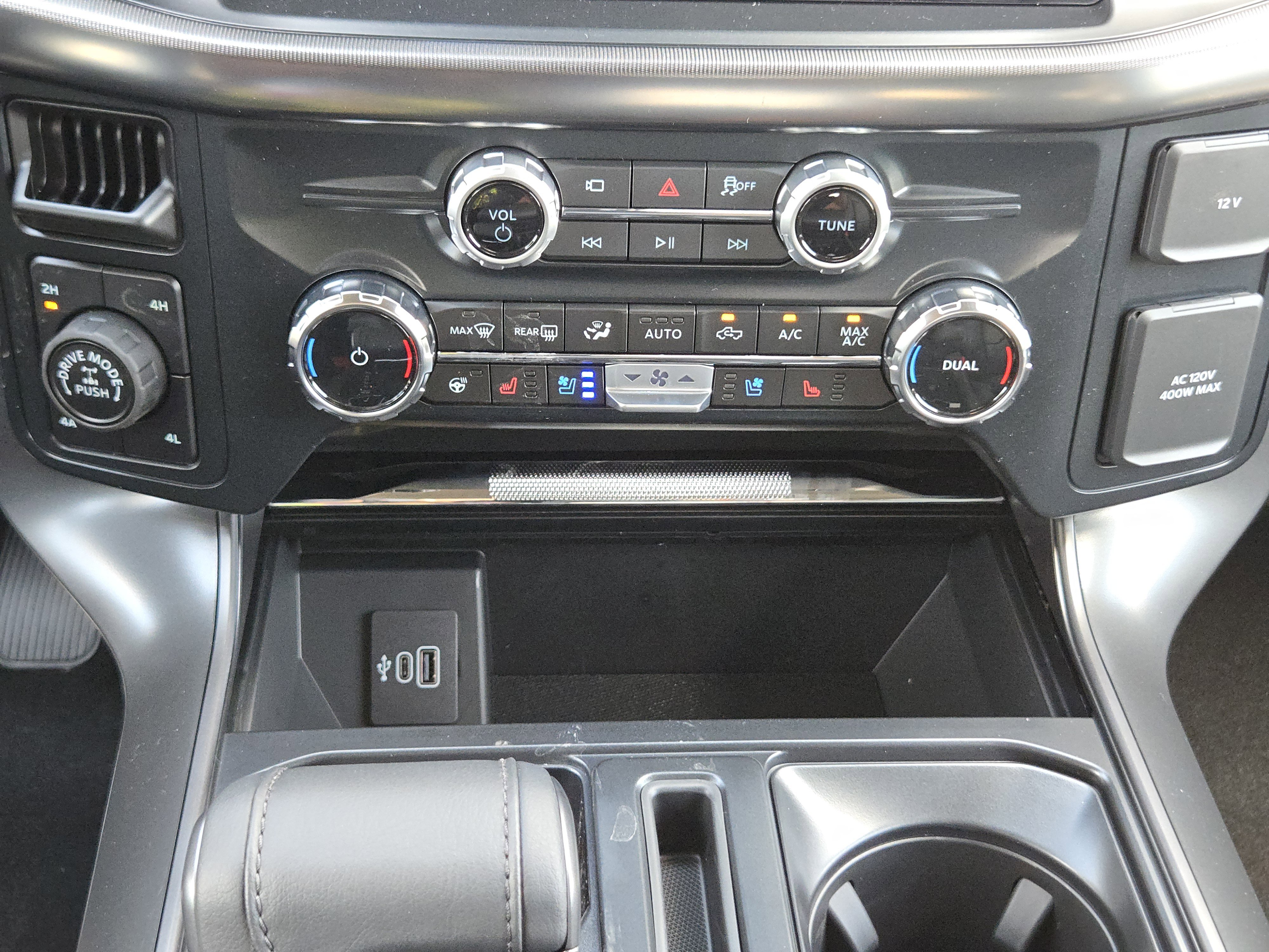2025 Ford F-150 Lariat photo 12