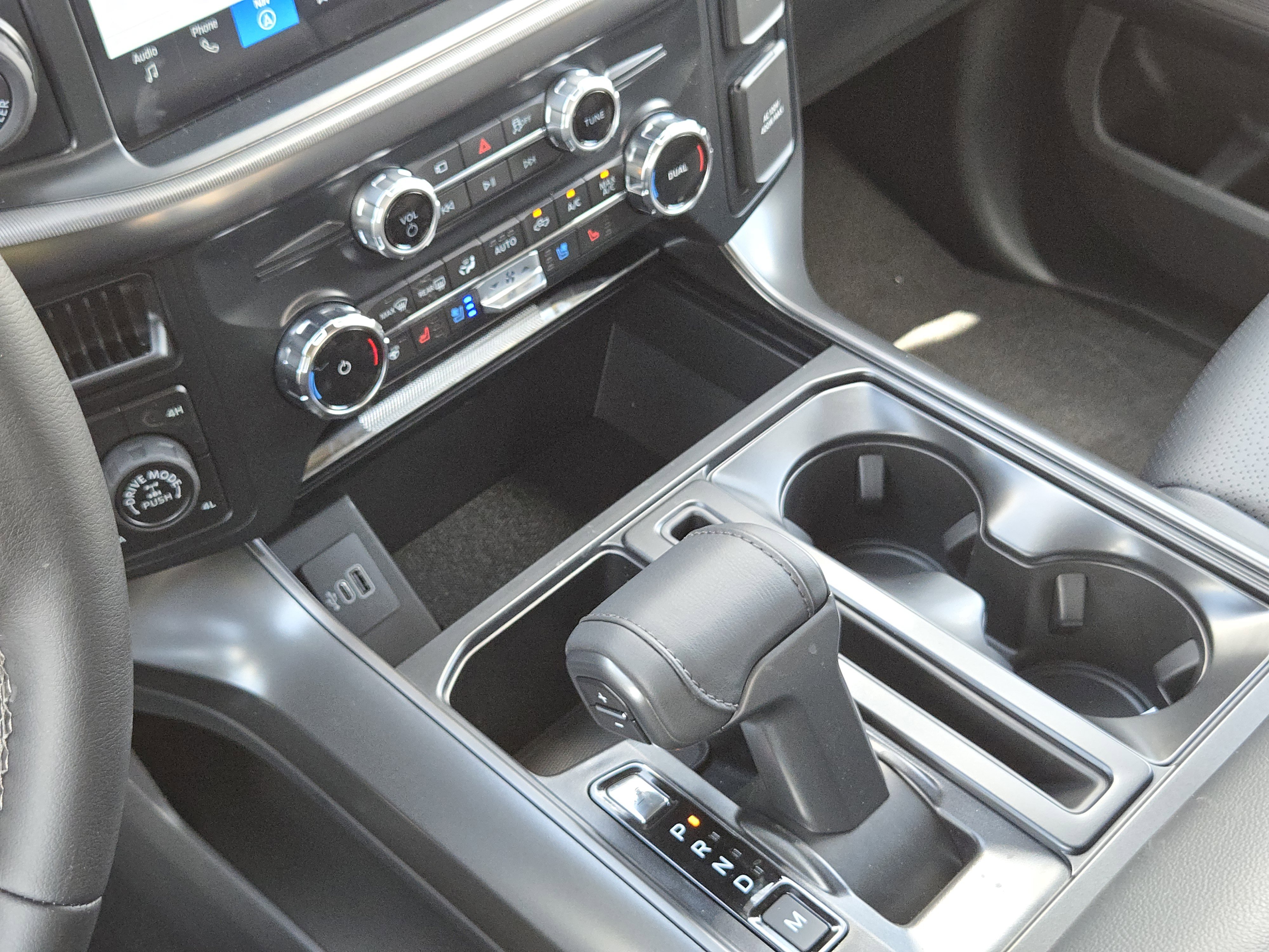 2025 Ford F-150 Lariat photo 13