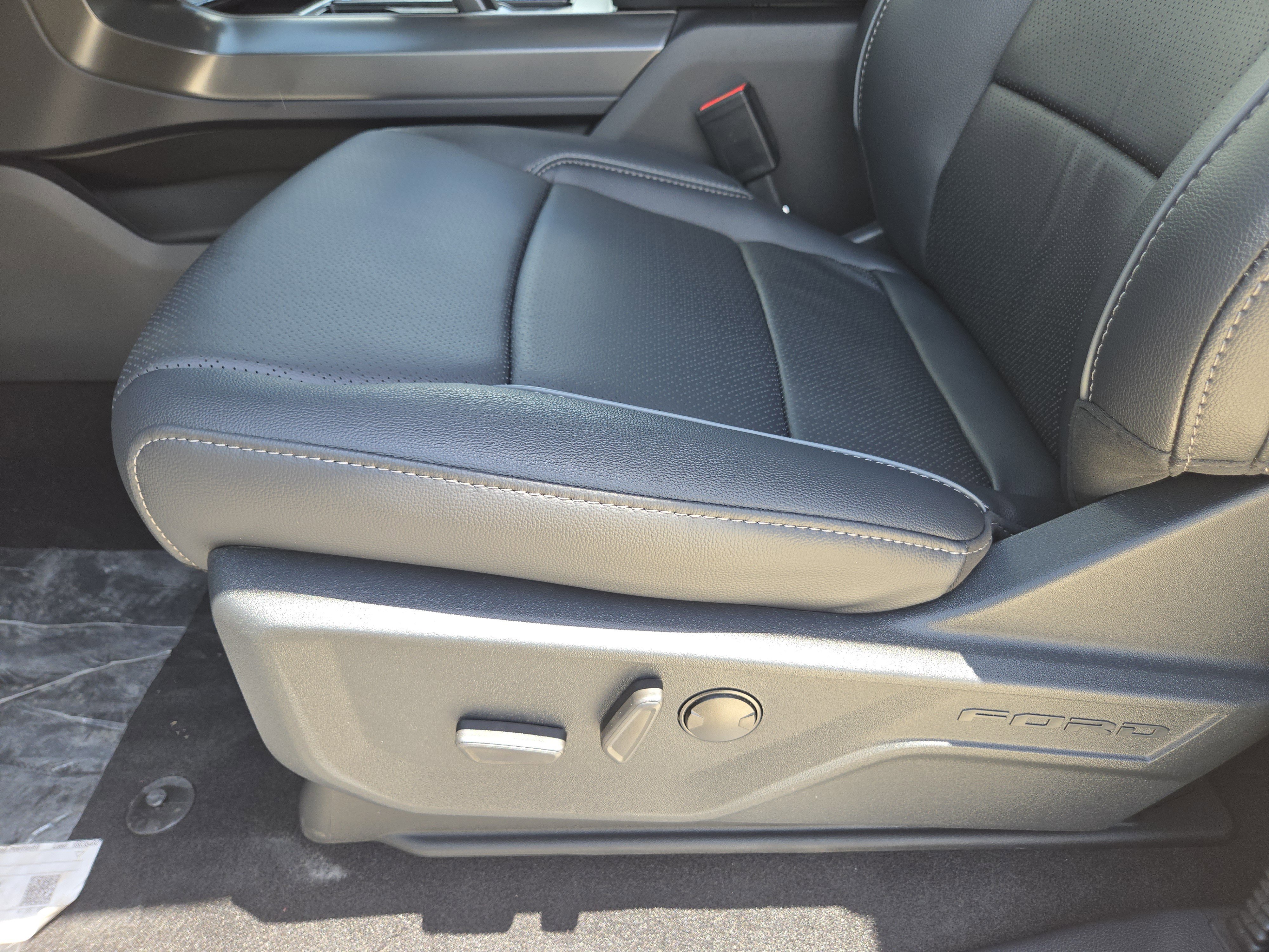 2025 Ford F-150 Lariat photo 16