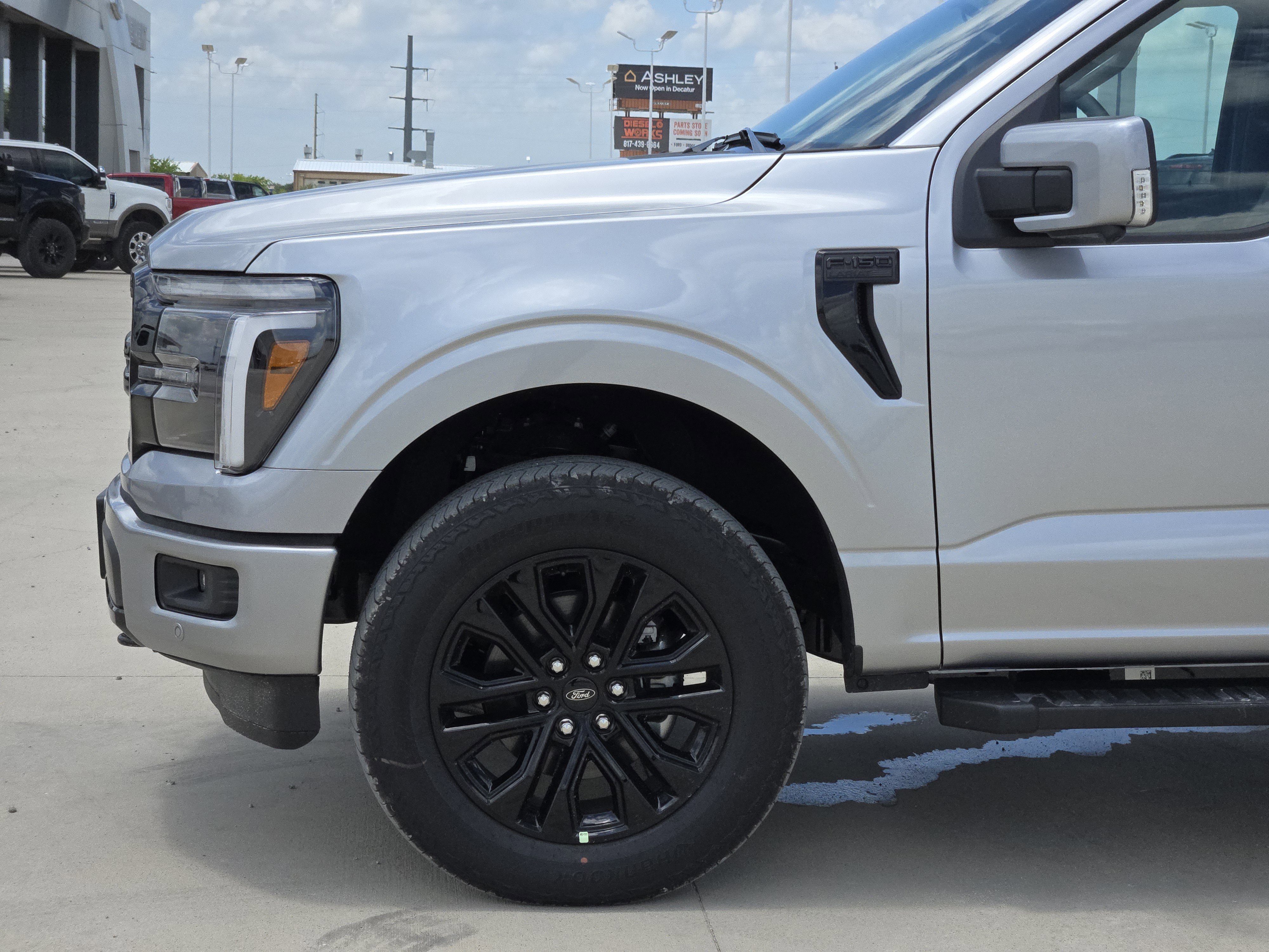 2025 Ford F-150 Lariat photo 4