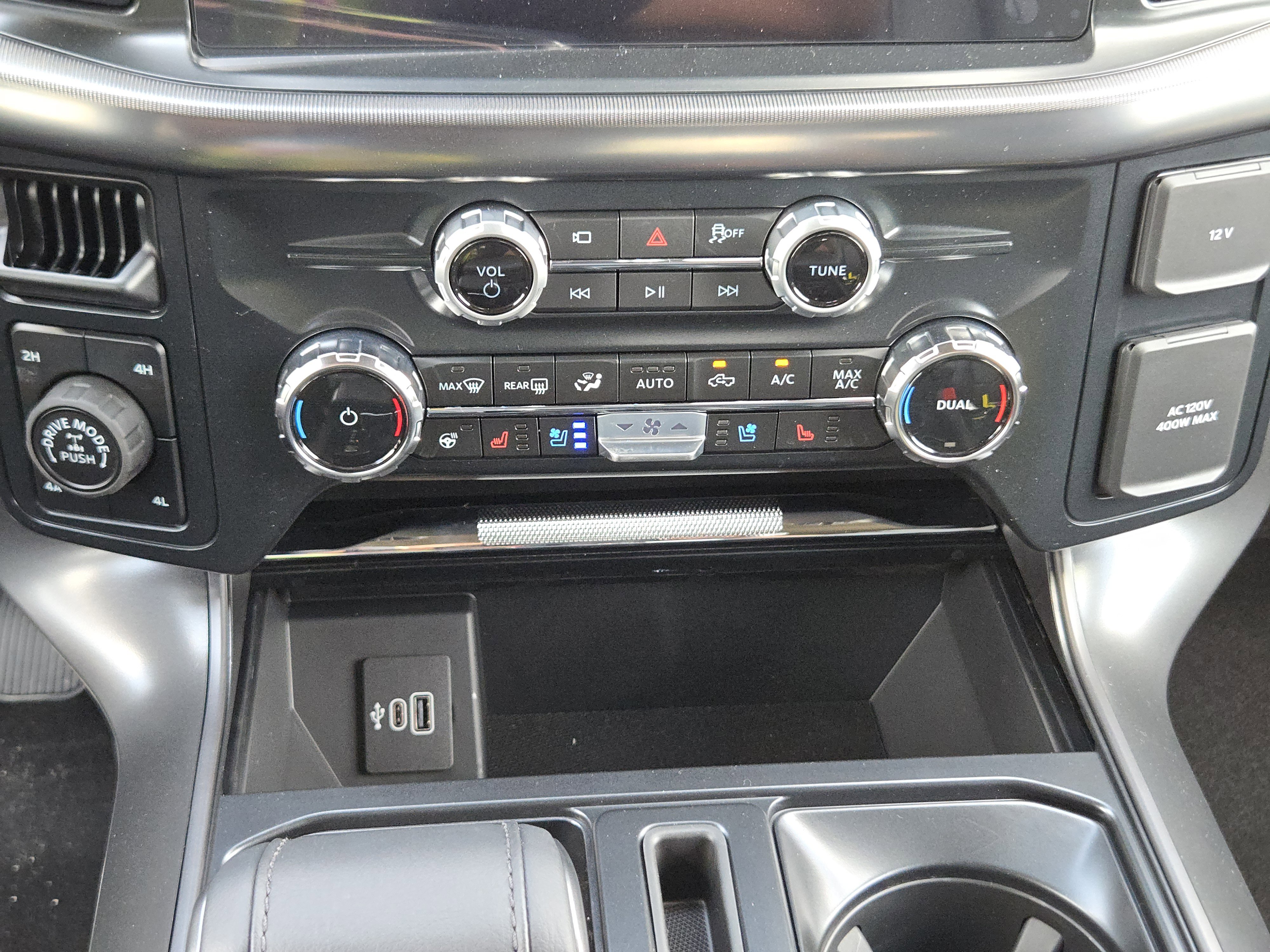 2025 Ford F-150 Lariat photo 12