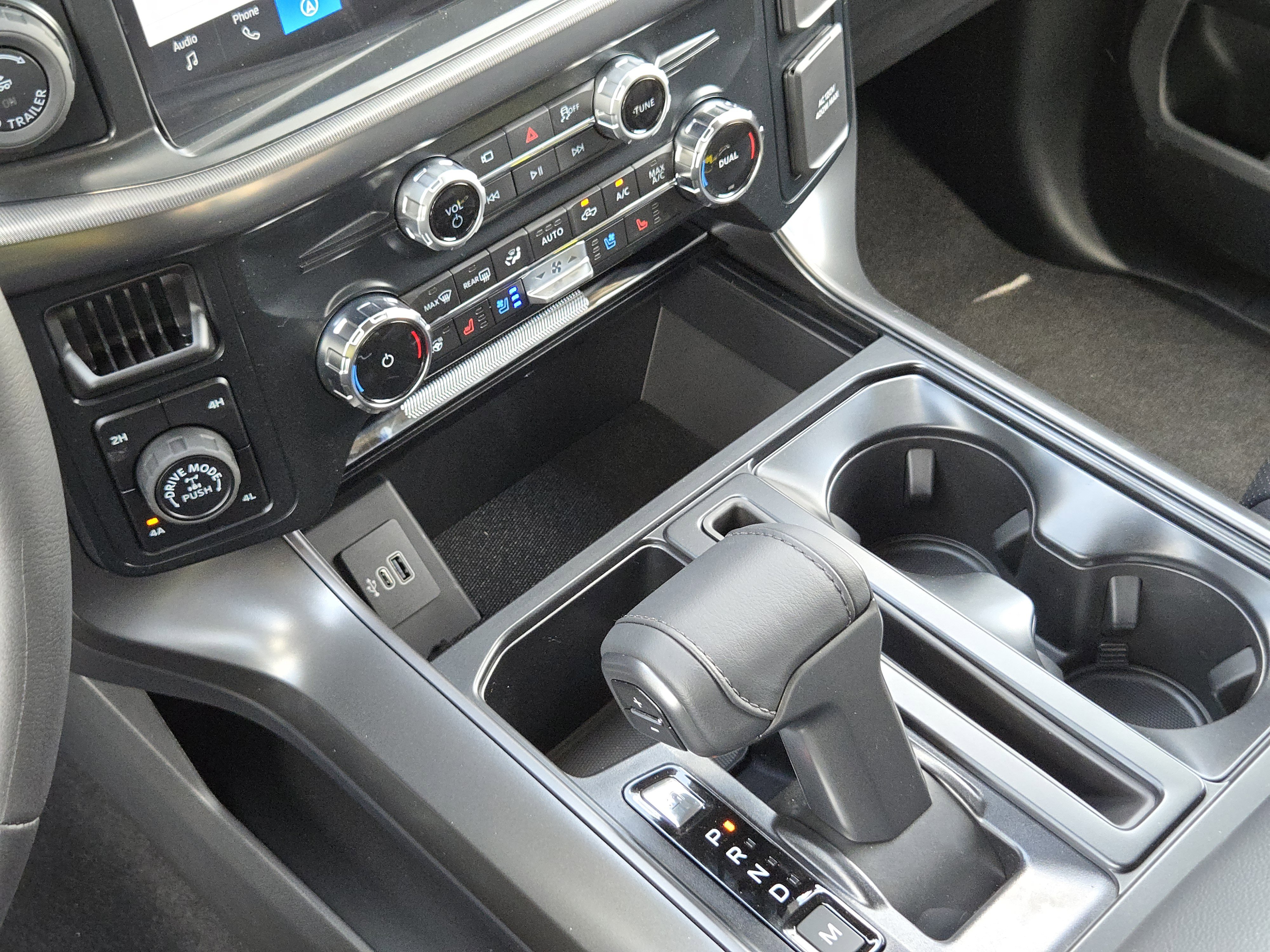 2025 Ford F-150 Lariat photo 13