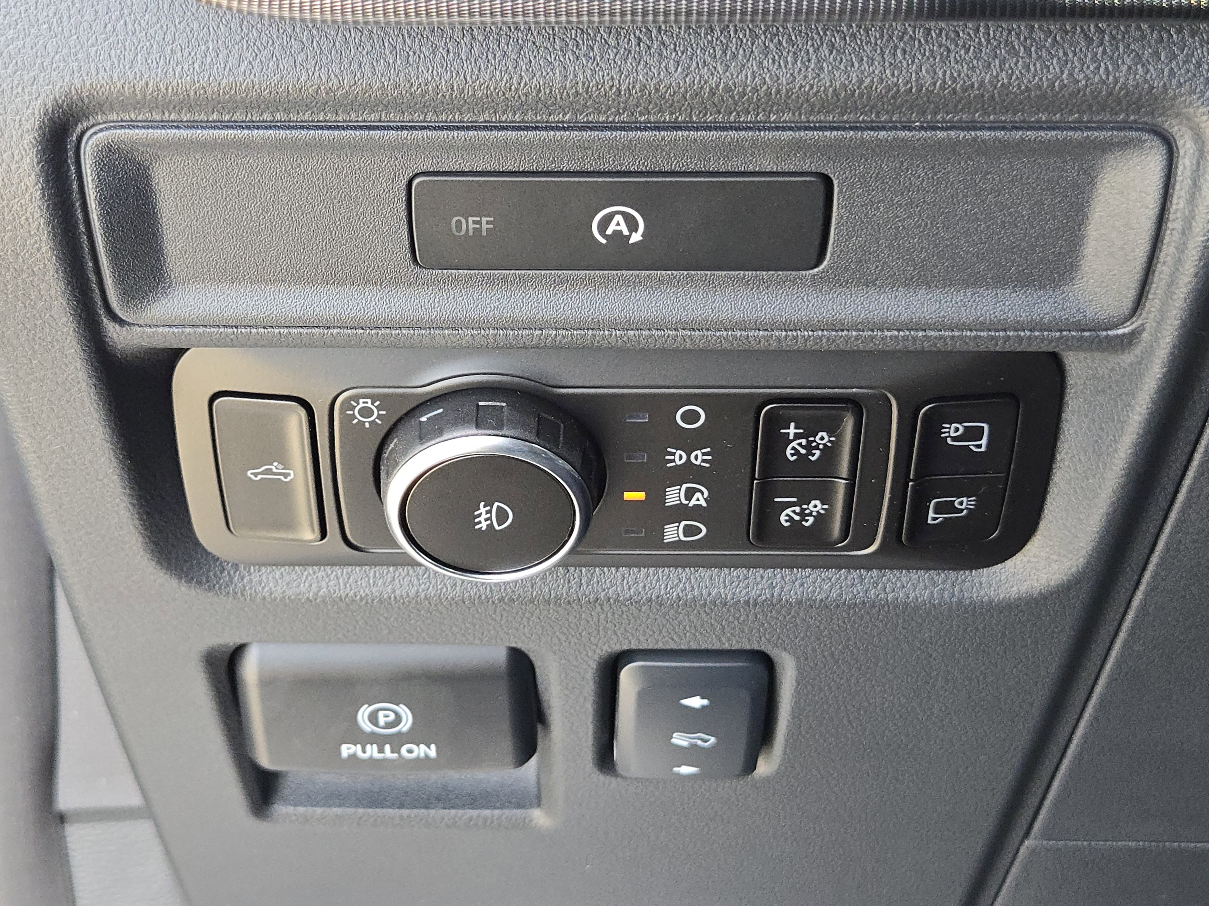 2025 Ford F-150 Lariat photo 14