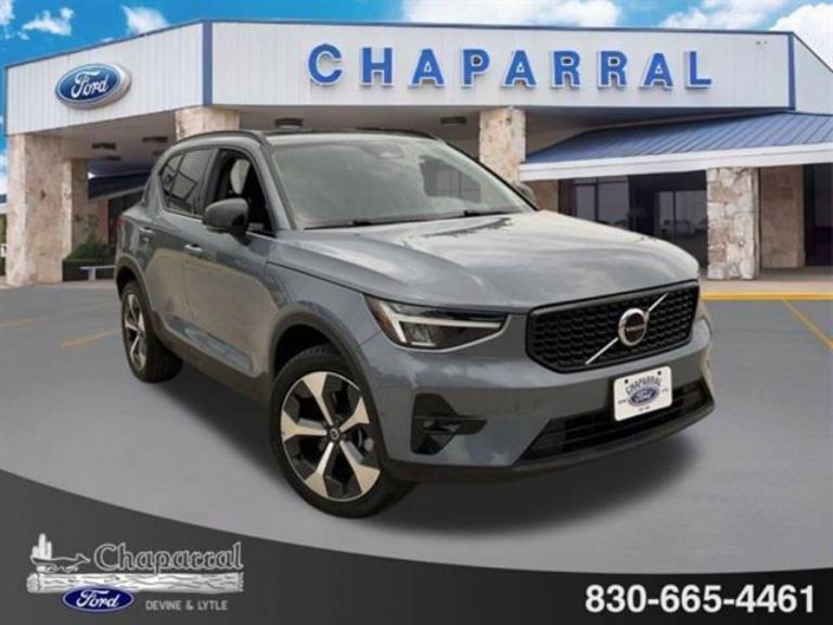 2023 Volvo XC40 Ultimate Dark Theme