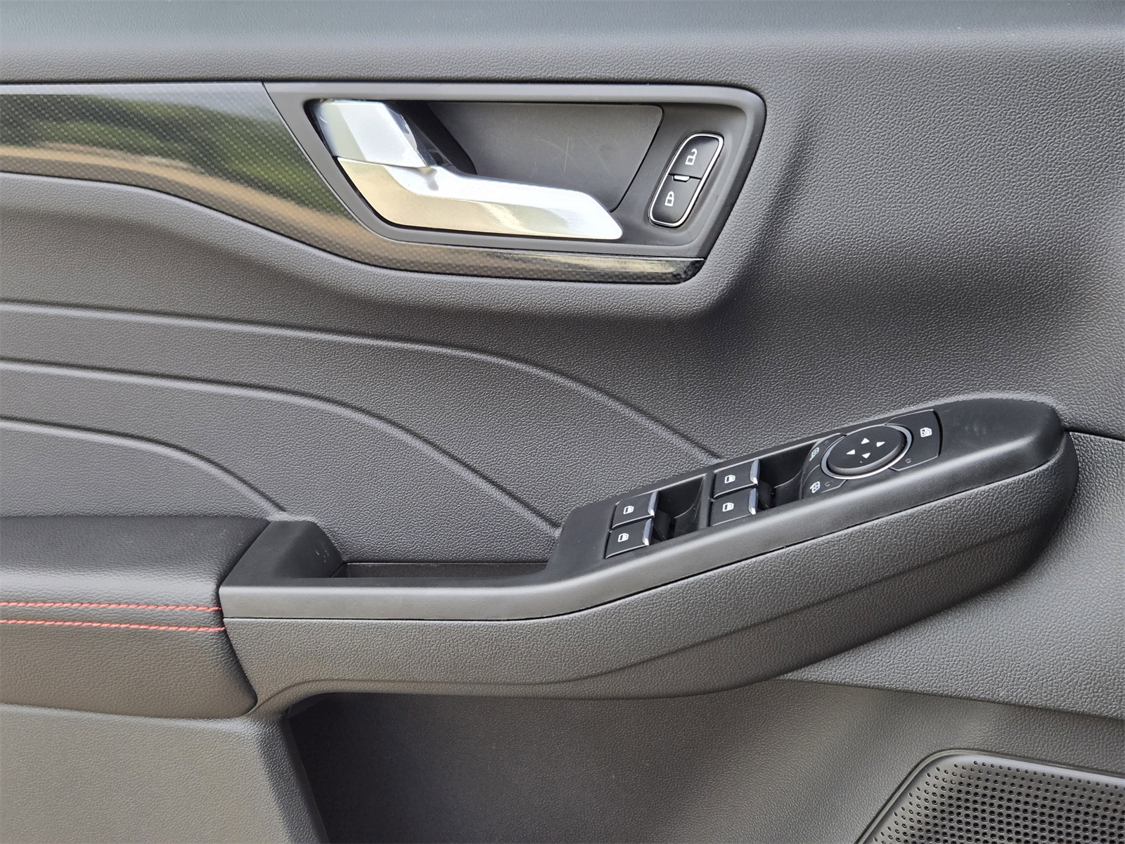 2025 Ford Escape ST-Line photo 13