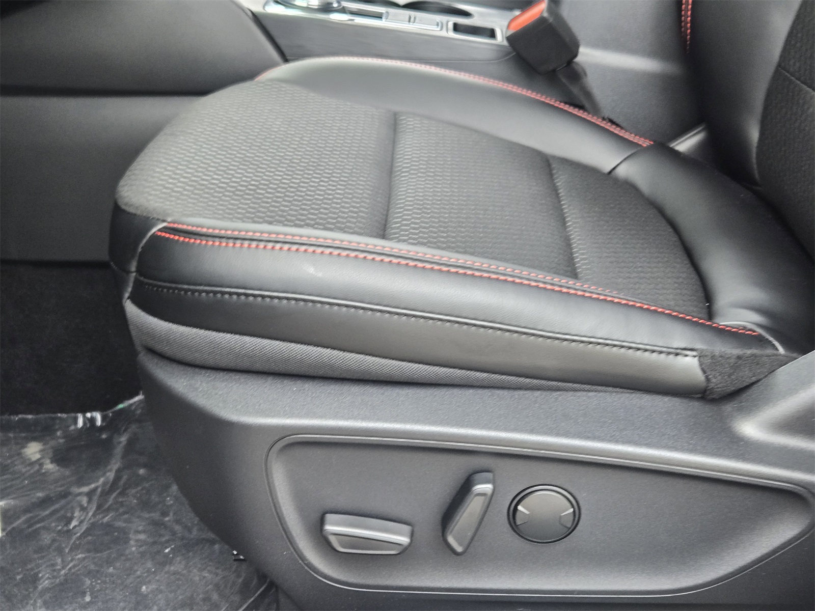 2025 Ford Escape ST-Line photo 14