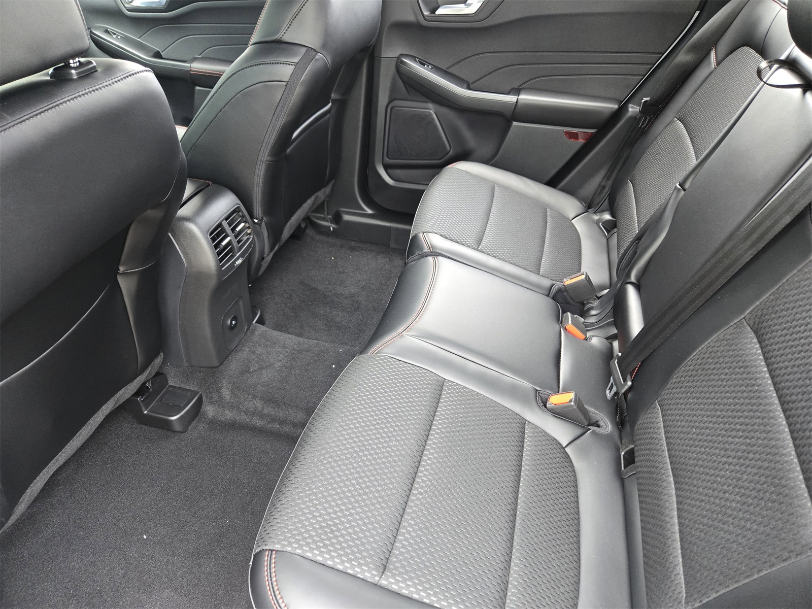 2025 Ford Escape ST-Line photo 16