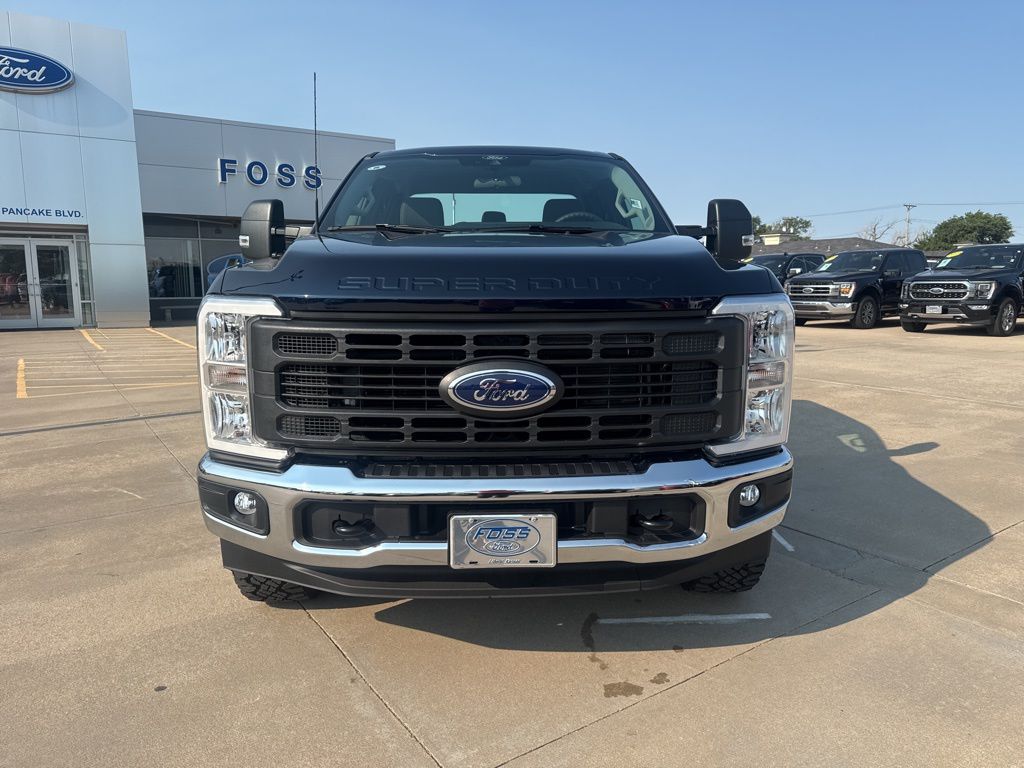 2025 Ford F-350 photo 2