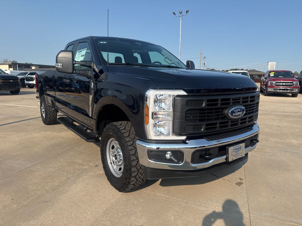 2025 Ford F-350 photo 3
