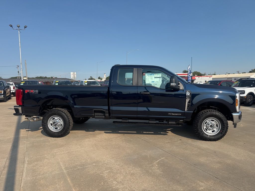 2025 Ford F-350 photo 4