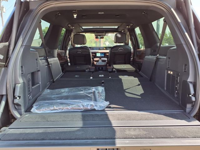 2025 Lincoln Navigator L Reserve photo 5