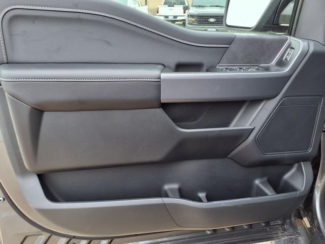 2025 Ford F-150 XLT photo 13