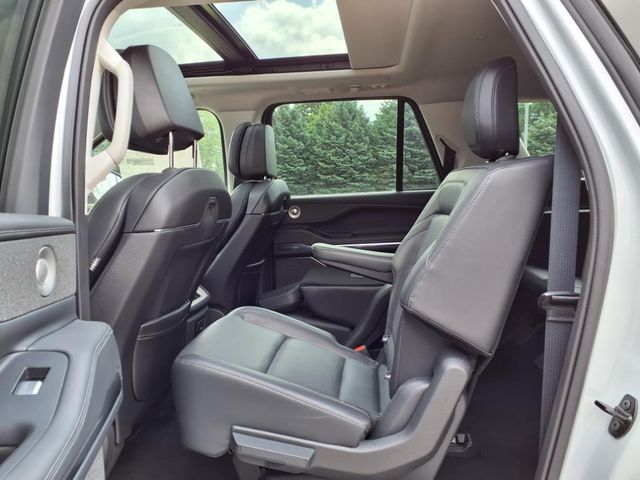 2025 Lincoln Navigator L Reserve photo 9