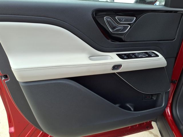 2025 Lincoln Aviator Premiere photo 40