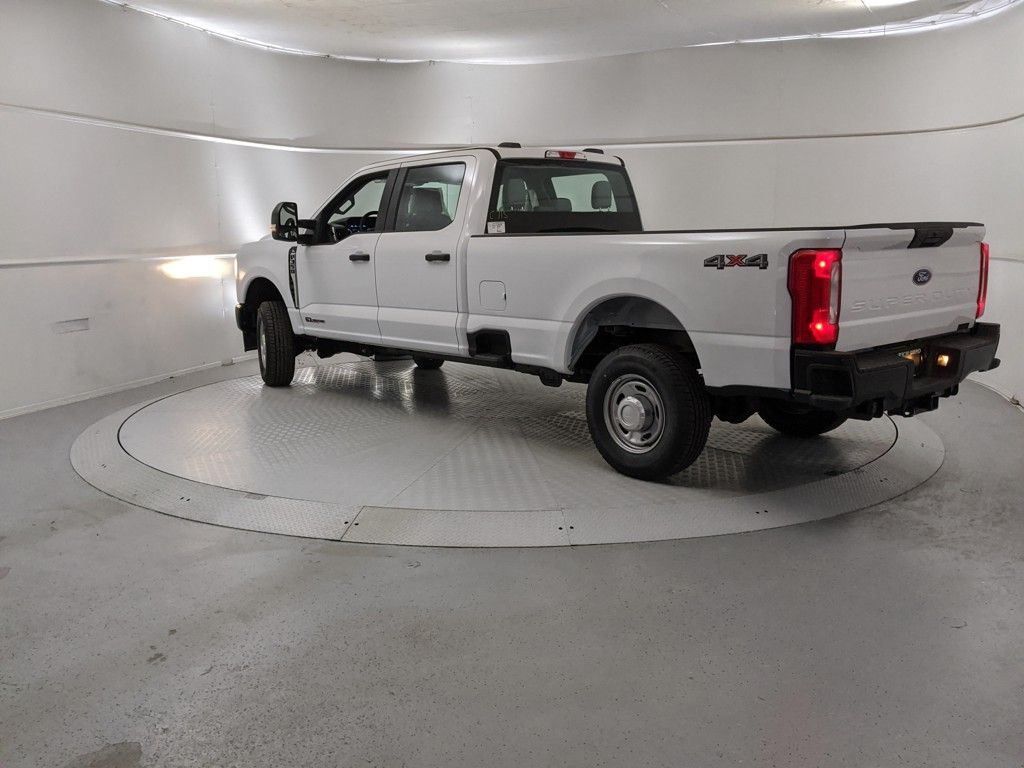 2025 Ford F-350 XL photo 2