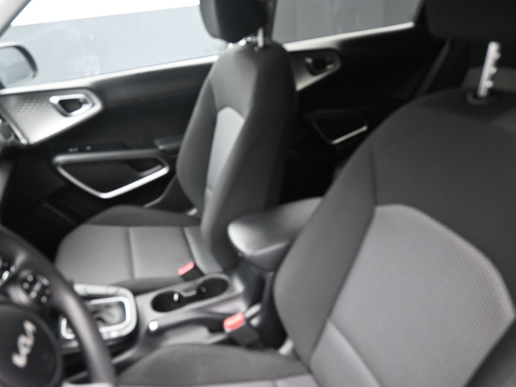 2023 Kia Soul LX photo 18