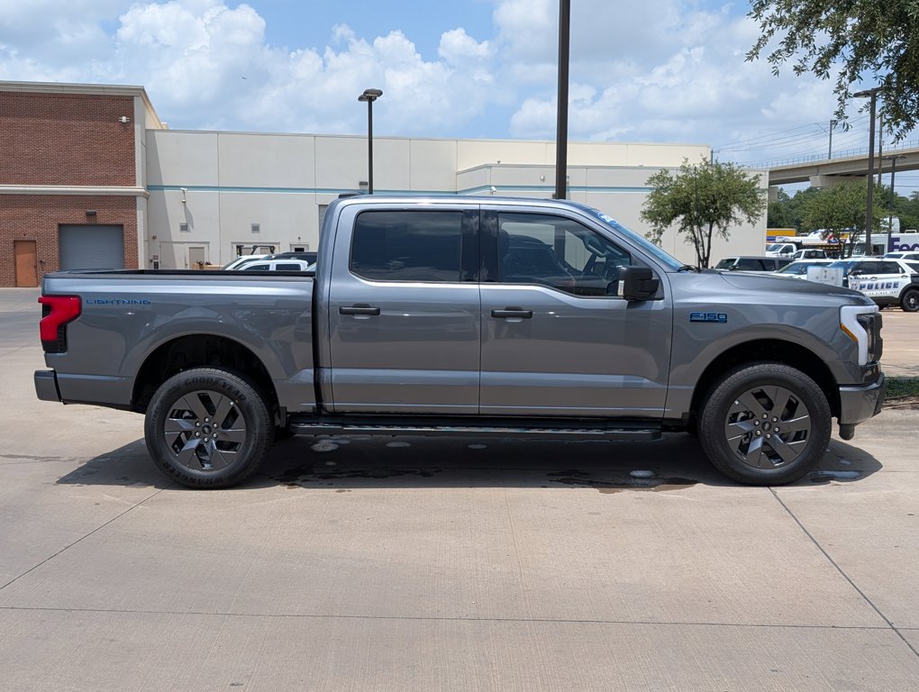 2024 Ford F-150 Lightning XLT photo 25