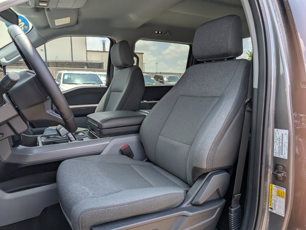 2024 Ford F-150 Lightning XLT photo 21
