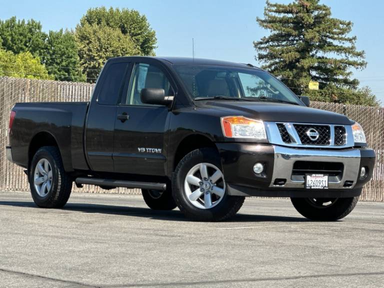2013 Nissan Titan SV