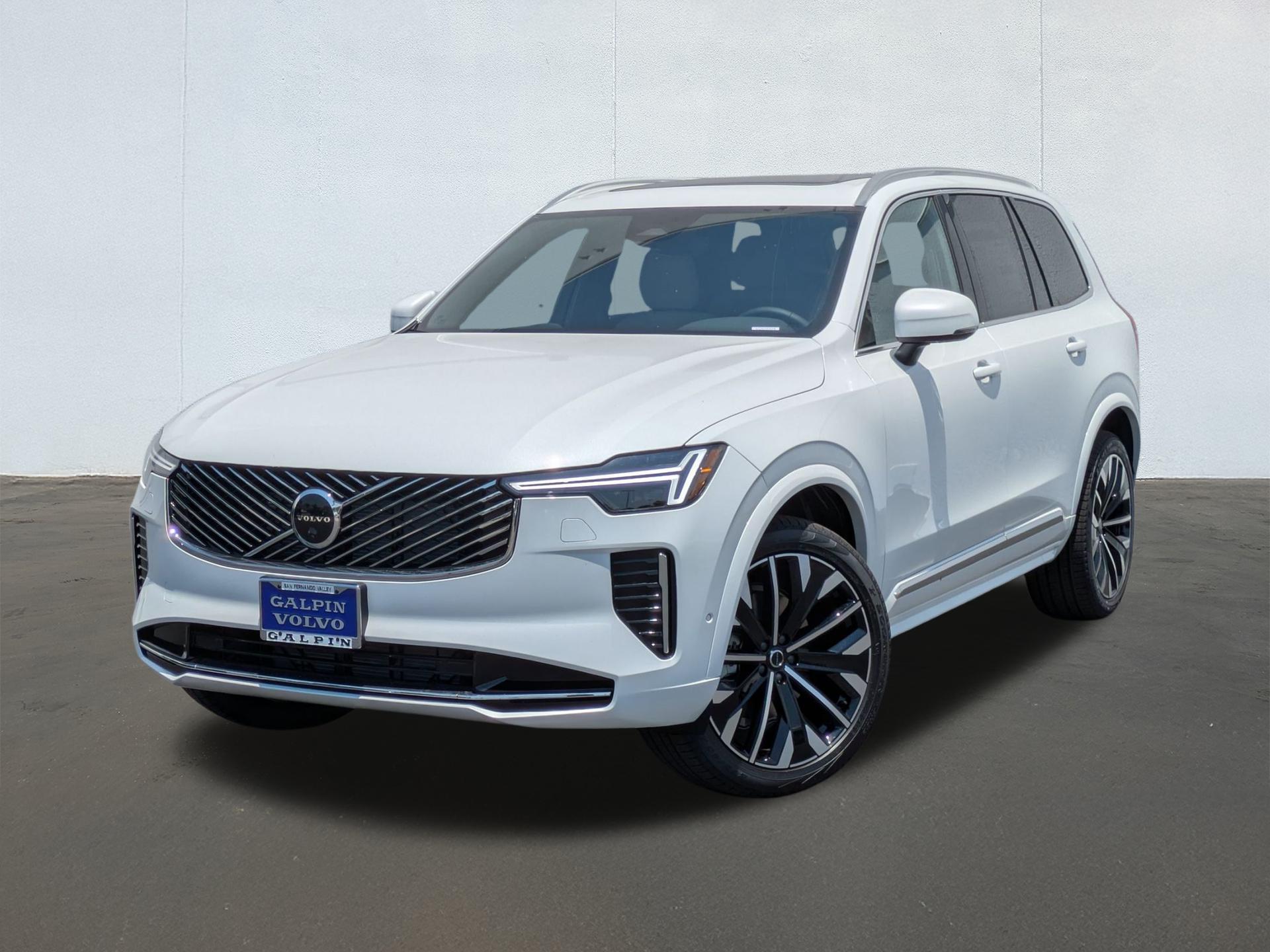 2026 Volvo XC90 B5 Plus photo 2