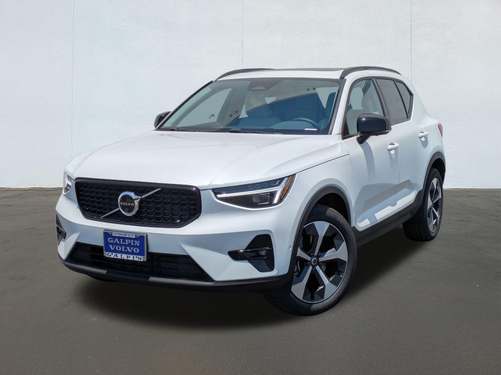 2026 Volvo XC40 B5 Plus