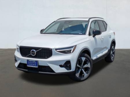 2026 Volvo XC40 B5 Plus