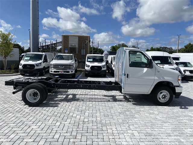 2026 Ford E-450 photo 4