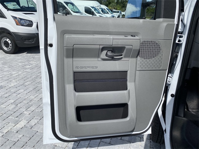 2026 Ford E-450 photo 8