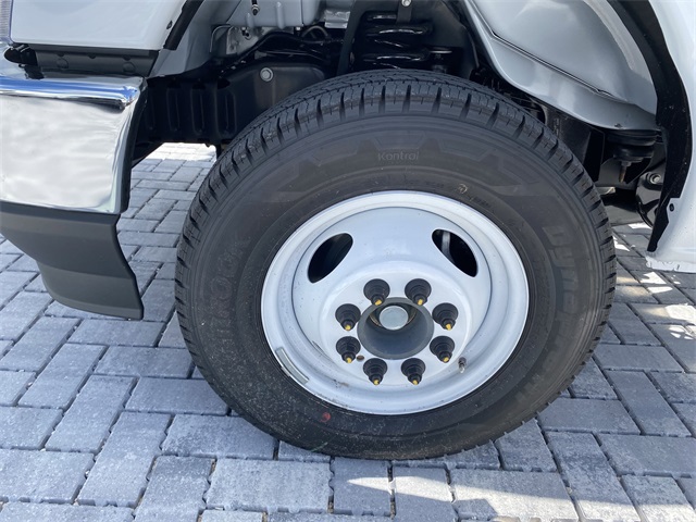 2026 Ford E-450 photo 19