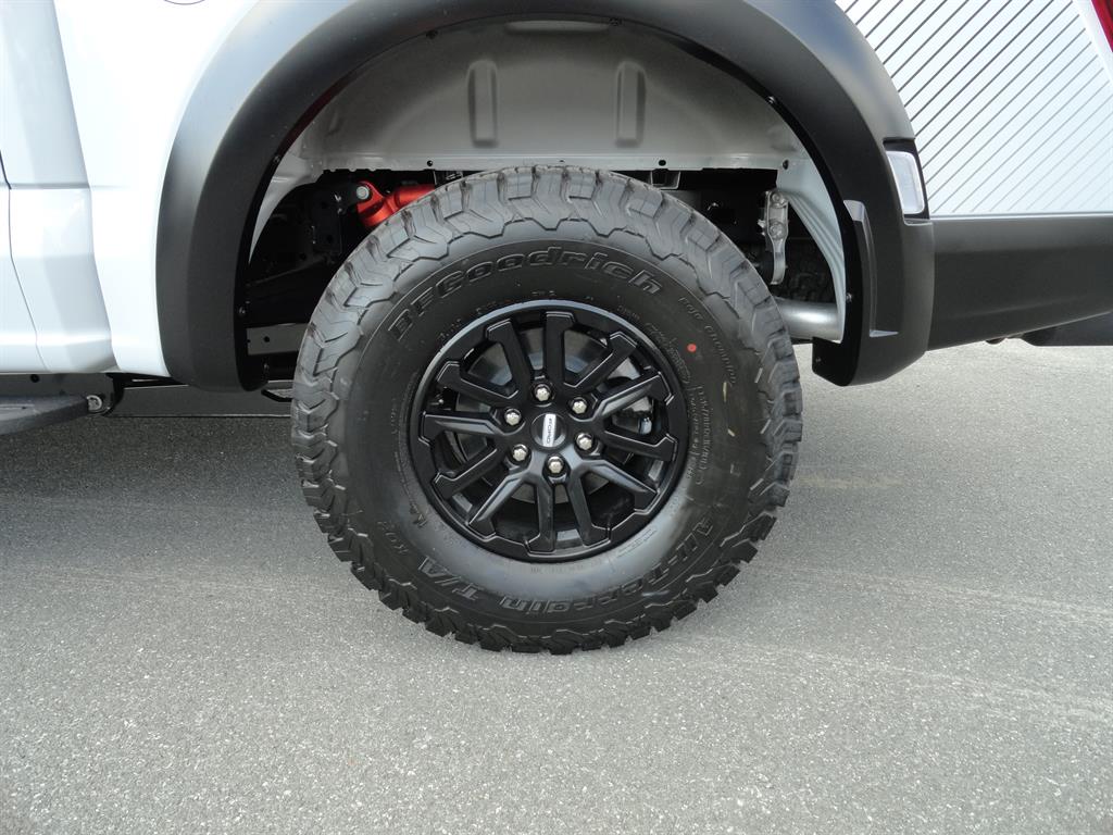 2025 Ford F-150 Raptor photo 9