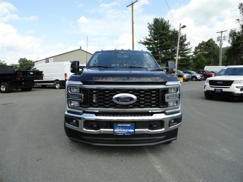 2025 Ford F-350 Lariat photo 2