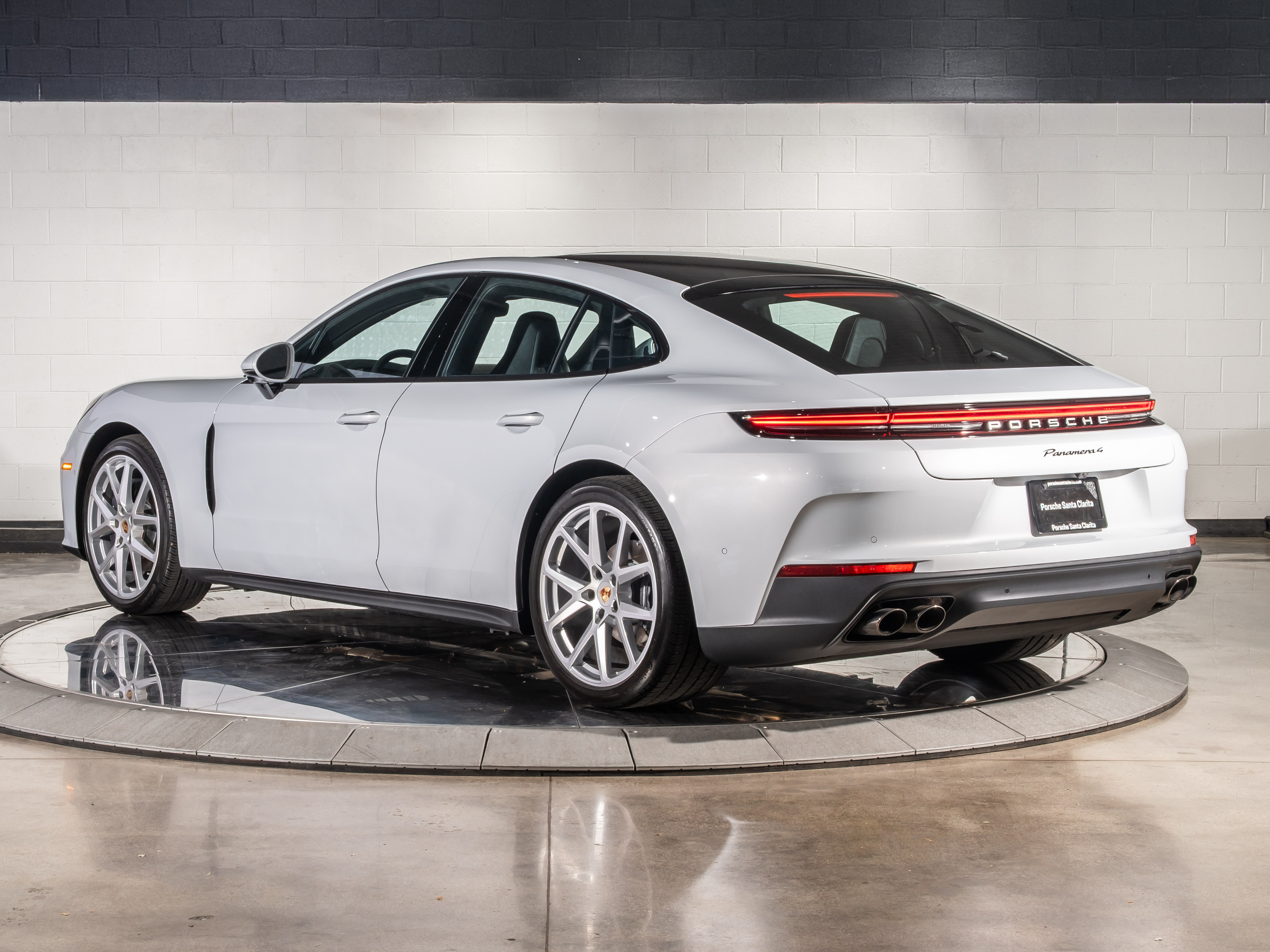 2025 Porsche Panamera 4 photo 3