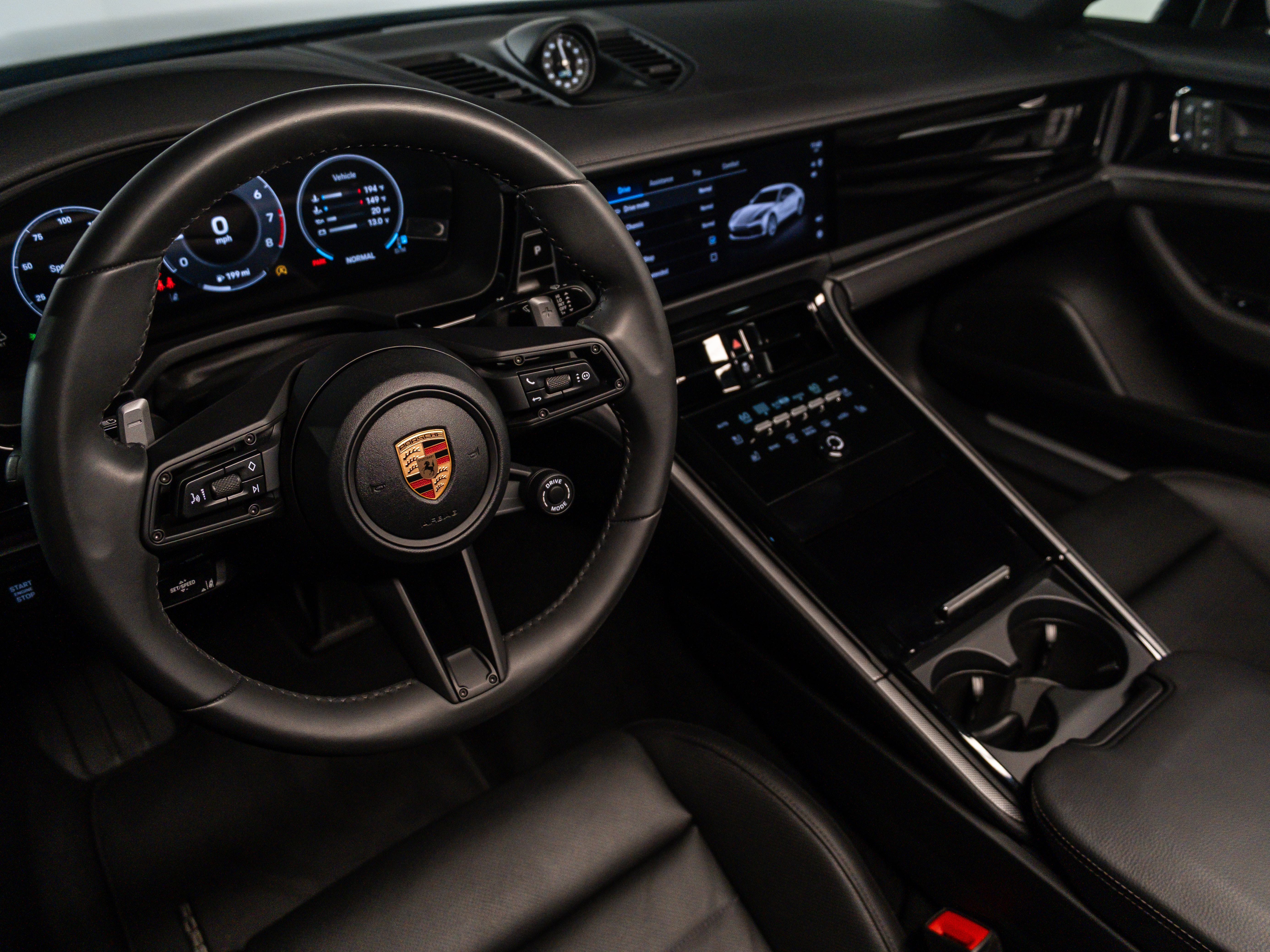 2025 Porsche Panamera 4 photo 4