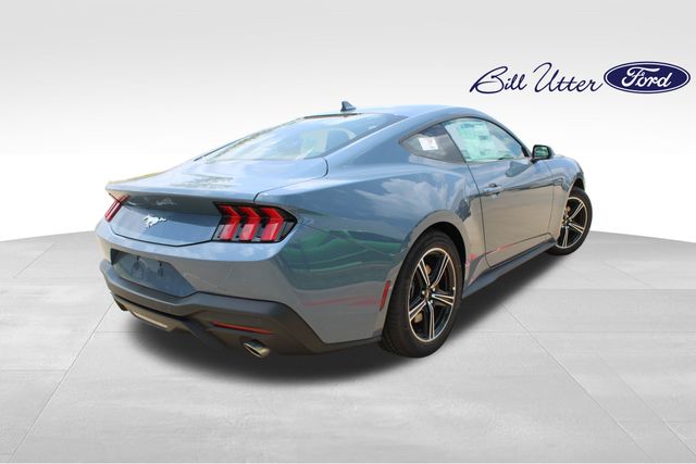 2025 Ford Mustang photo 3