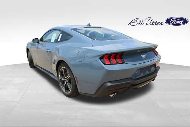2025 Ford Mustang photo 4