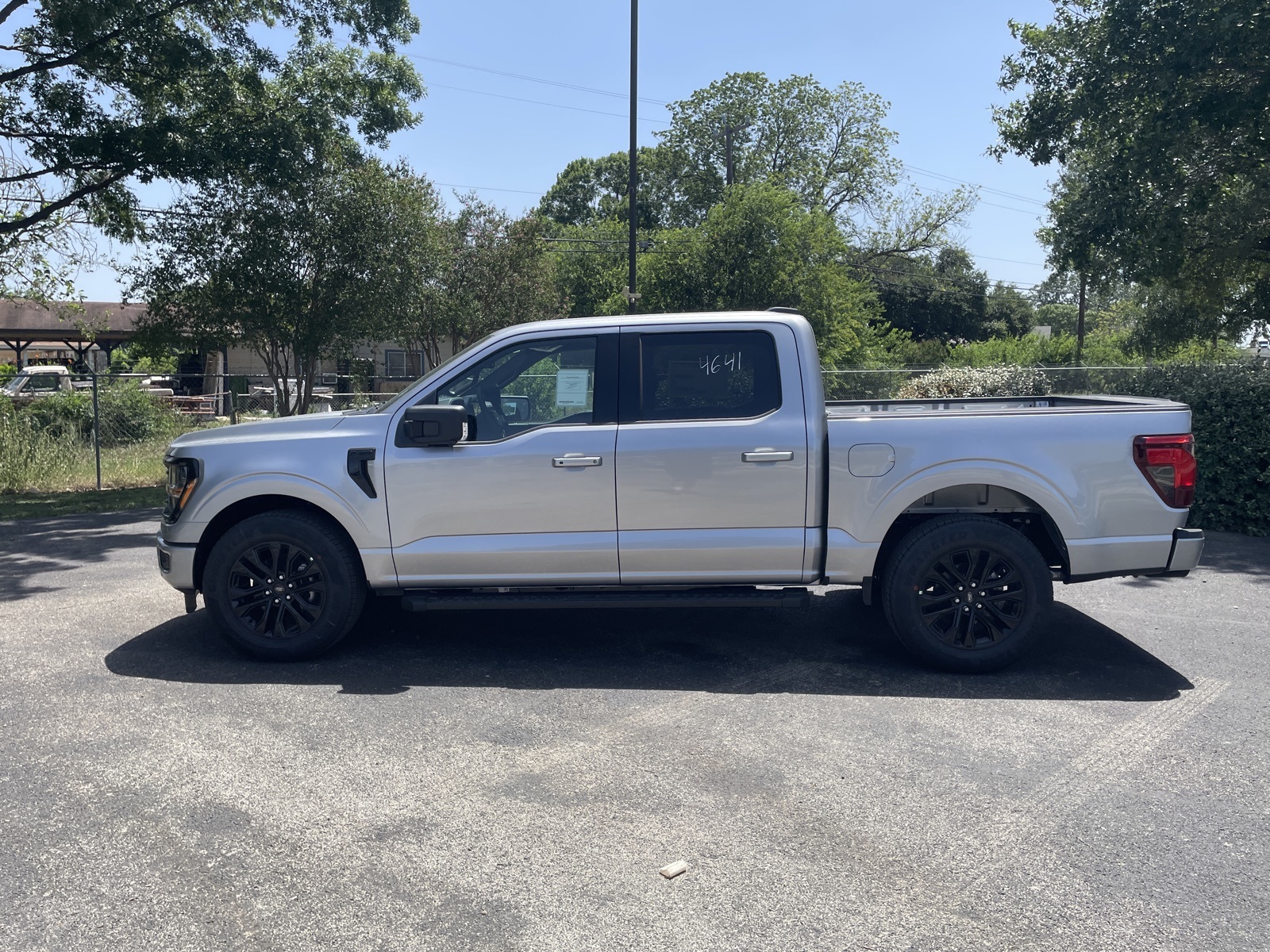 2025 Ford F-150 XLT photo 2